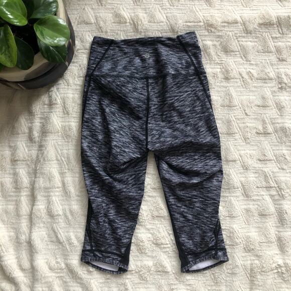 Lululemon Drop It Like It's Hot Crop Leggings in Dramatic Static White Black - Picture 7 of 8
